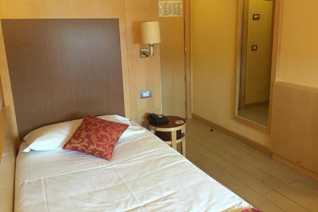 Mokinba Hotels Cristallo Milan Exterior photo